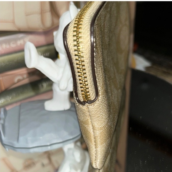 Coach Signature Beige and White Wristlet - Picture 3 of 11